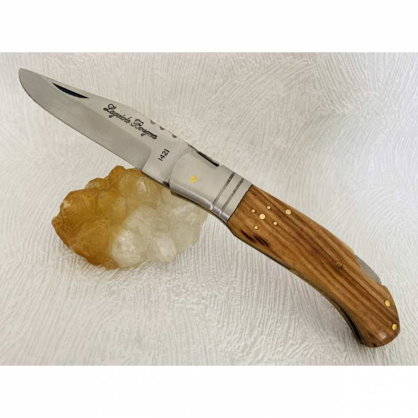 Couteau de poche LAGUIOLE GOAL avec son manche en bois de teck . 